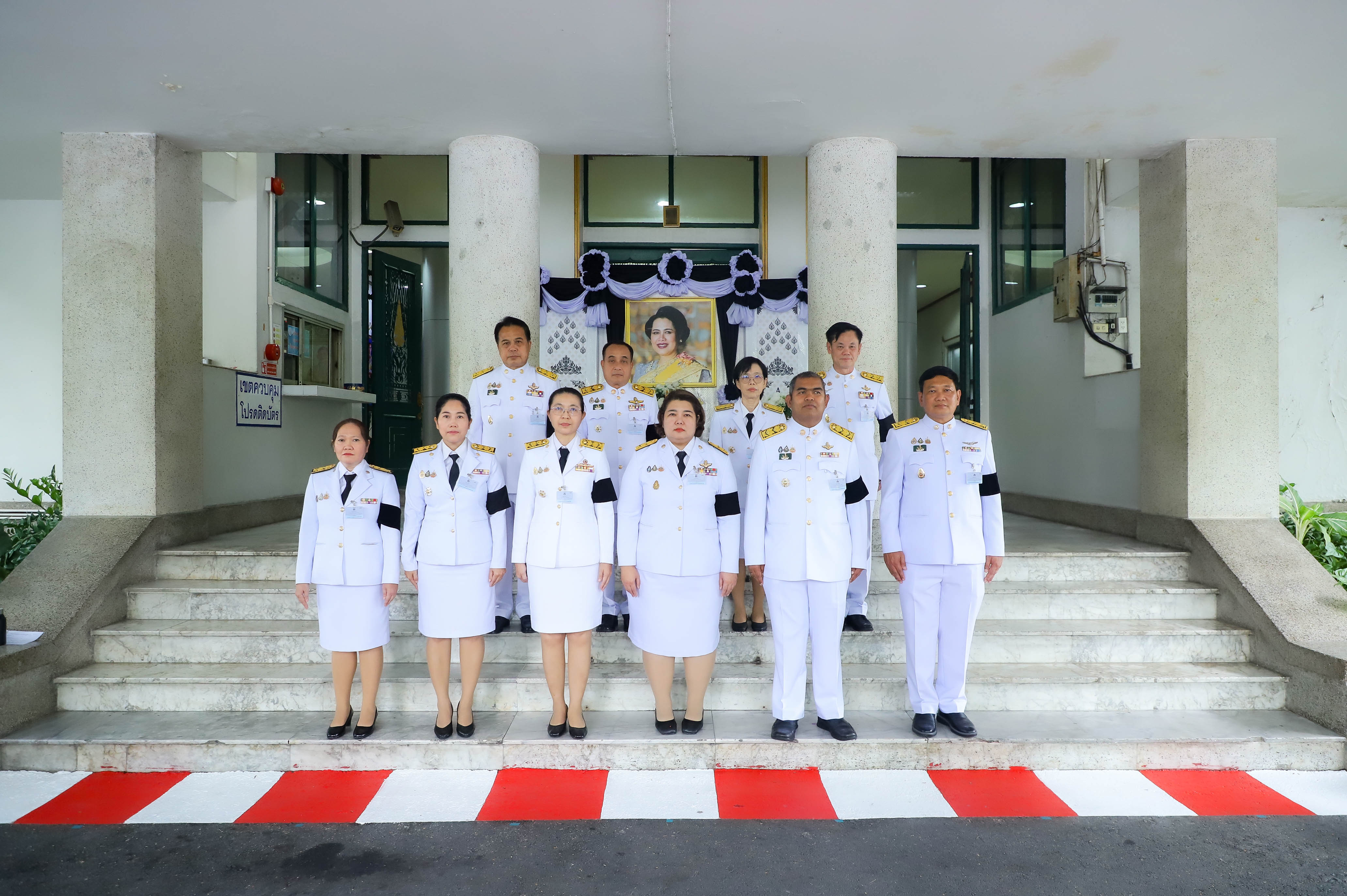 title - ส.ป.ก. ร่วมเข้าเฝ้าฯ รับเสด็จพระพิธีธรรมสวดพระอภิธรรมพระบรมศพ สมเด็จพระนางเจ้าสิริกิติ์ พระบรมราชินีนาถ พระบรมราชชนนีพันปีหลวง